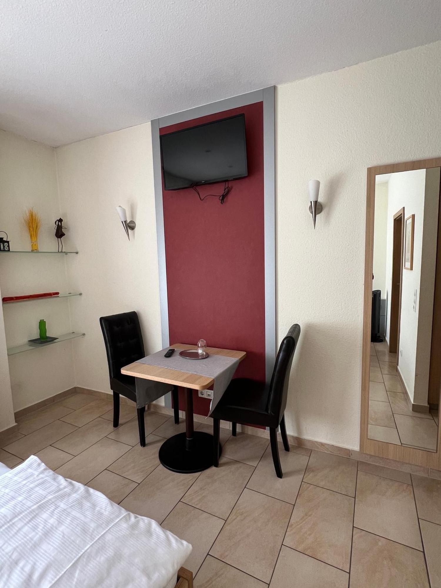 Hotel Pfaelzer Hof Enkenbach-Alsenborn ภายนอก รูปภาพ