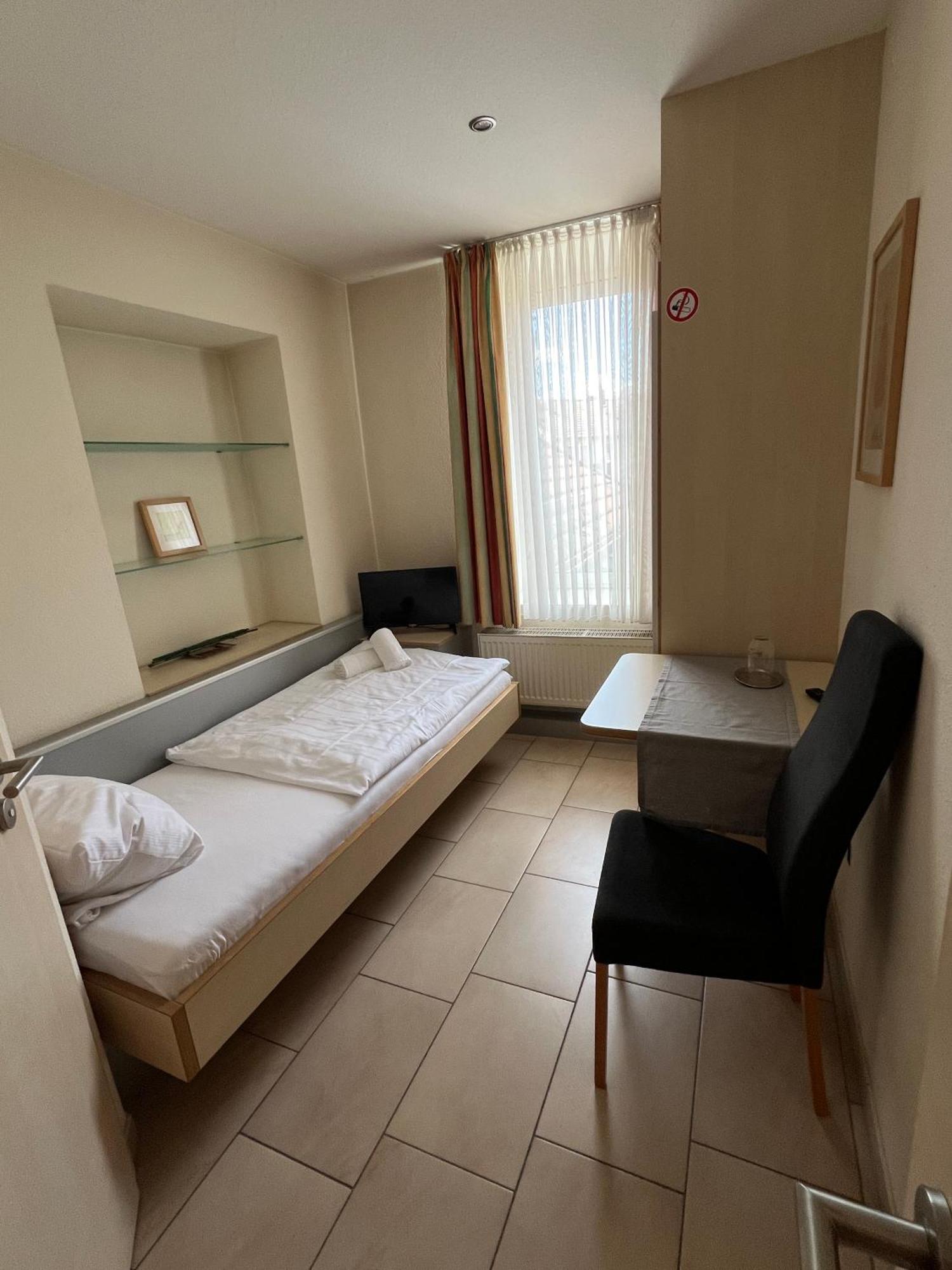 Hotel Pfaelzer Hof Enkenbach-Alsenborn ภายนอก รูปภาพ