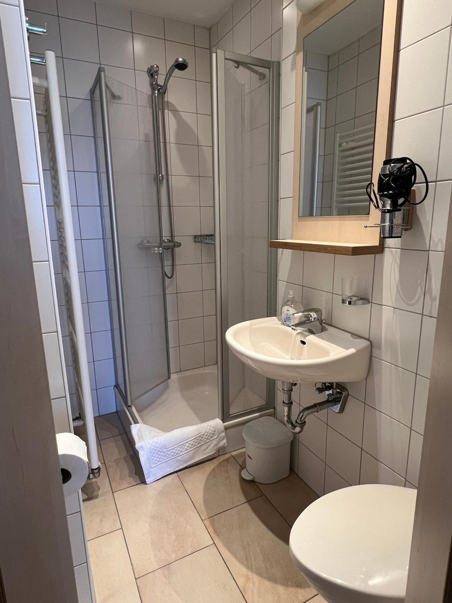 Hotel Pfaelzer Hof Enkenbach-Alsenborn ภายนอก รูปภาพ