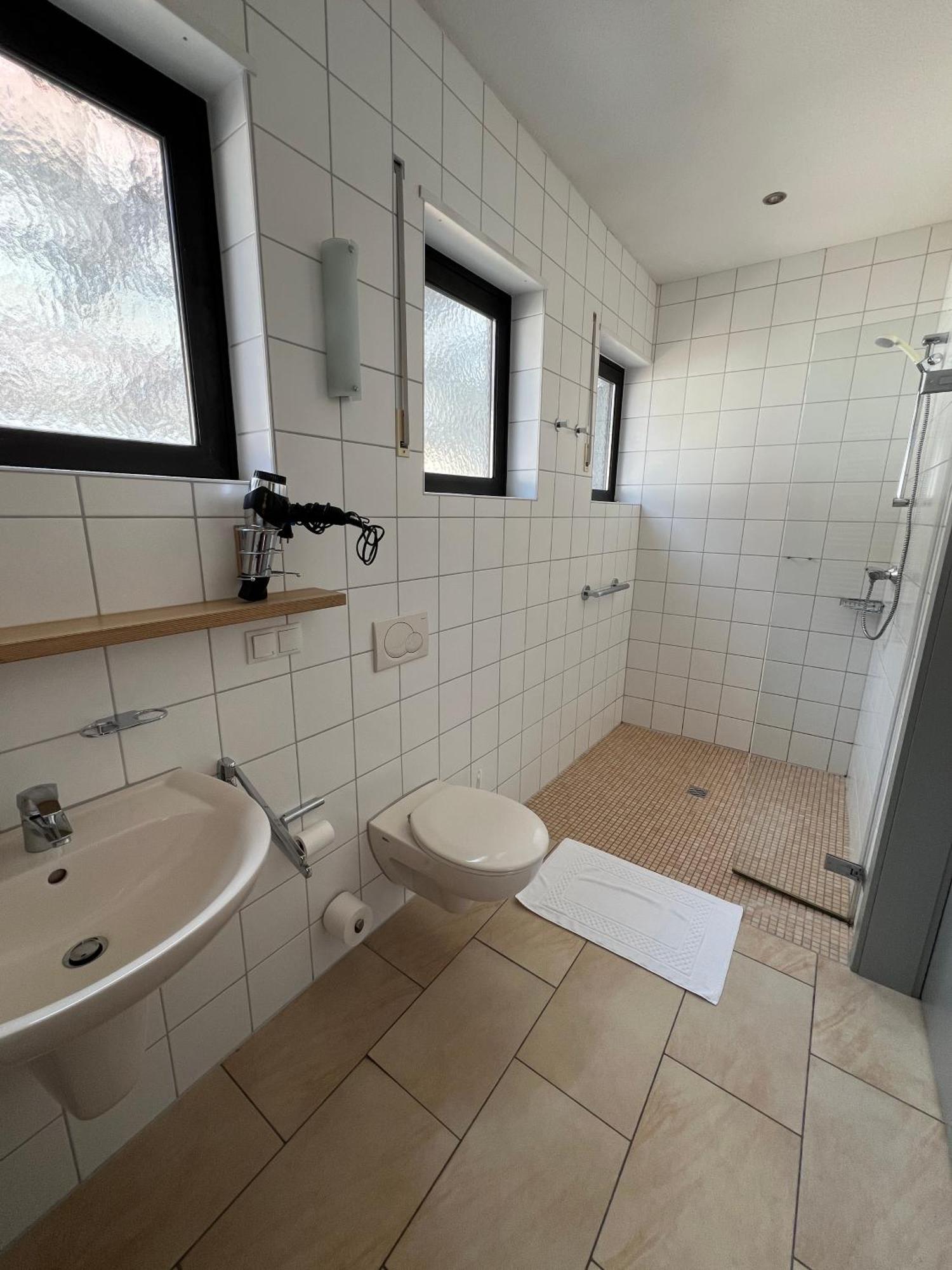 Hotel Pfaelzer Hof Enkenbach-Alsenborn ภายนอก รูปภาพ